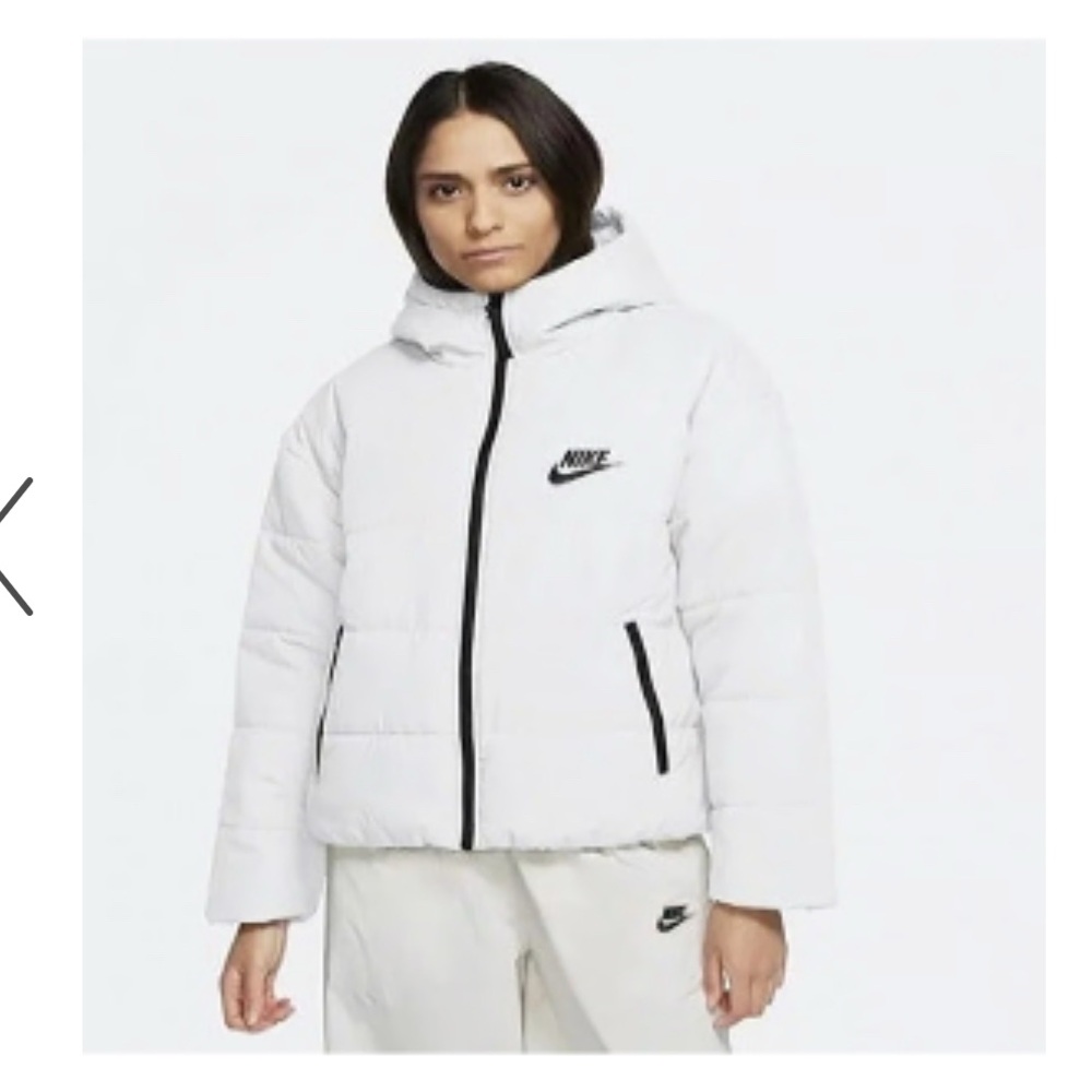Nike Women's Sportswear Classic Puffer Hooded Jacket White Large